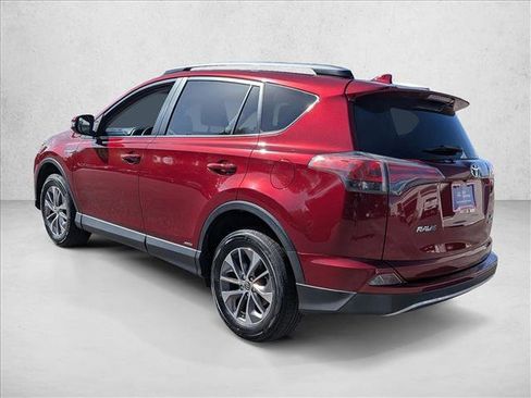 Used 2018 Toyota RAV4 XLE image 8