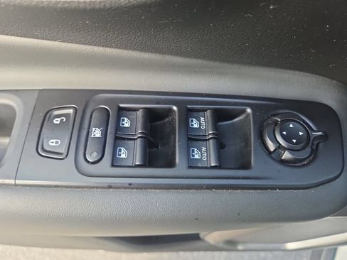 Used 2023 Jeep Renegade Latitude AWD/4WD image 17
