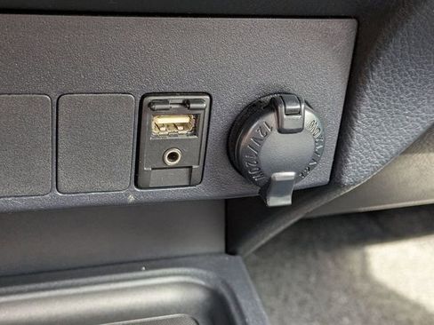 Used 2018 Toyota RAV4 XLE FWD image 23