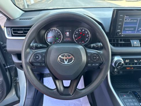 Used 2021 Toyota RAV4 XLE AWD/4WD image 17