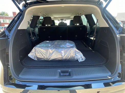 New 2026 INFINITI QX60 Luxe w/ Family Package image 32