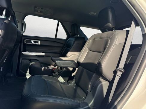 Used 2023 Ford Explorer XLT w/ Equipment Group 202A image 13
