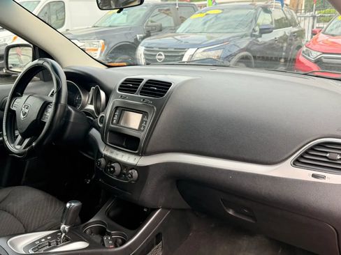 Used 2011 Dodge Journey Mainstreet w/ Popular Equipment Group AWD/4WD image 17