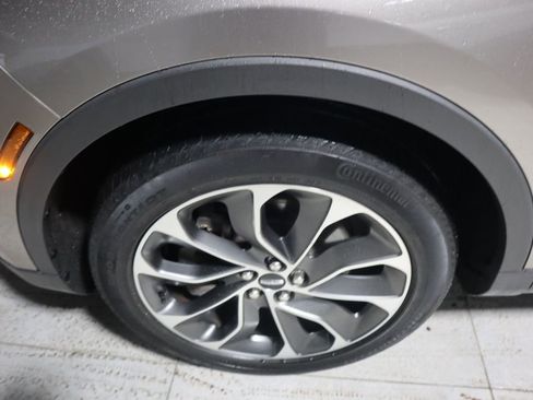 Used 2021 Lincoln Nautilus Reserve image 10