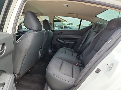 Used 2025 Nissan Altima 2.5 SV FWD image 8