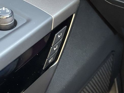 Used 2024 Toyota Tundra Limited image 12