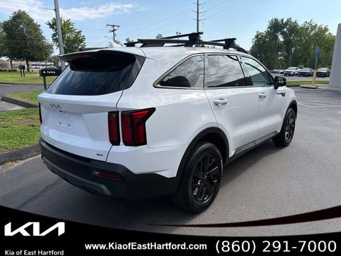 Used 2023 Kia Sorento S w/ Panoramic Sunroof Package AWD/4WD image 8