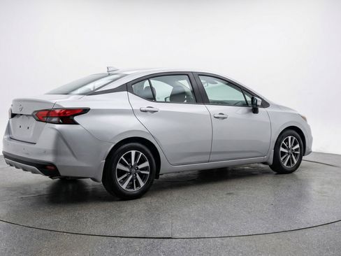 Used 2025 Nissan Versa SV image 9