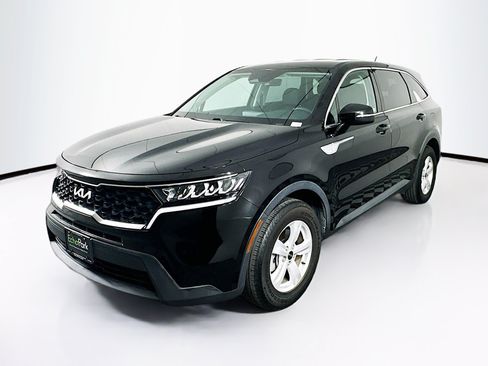 Used 2023 Kia Sorento LX FWD image 3