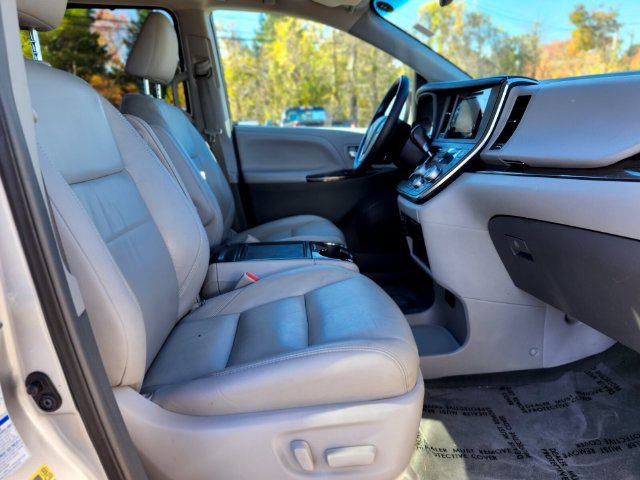 Used 2017 Toyota Sienna XLE Premium w/ Outdoor Package AWD/4WD image 11