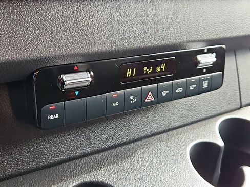 Used 2023 Mercedes-Benz Sprinter 2500 image 21