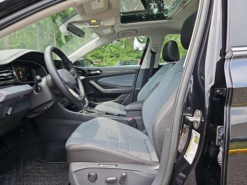 Certified 2025 Volkswagen Jetta SEL FWD image 14