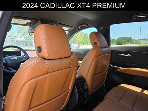 Used 2024 Cadillac XT4 Premium Luxury w/ Technology Package FWD image 19