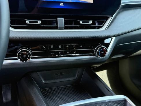 Used 2026 Chevrolet Equinox LT FWD image 22