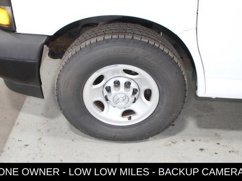 Used 2019 Chevrolet Express 3500 w/ Driver Convenience Package RWD image 12