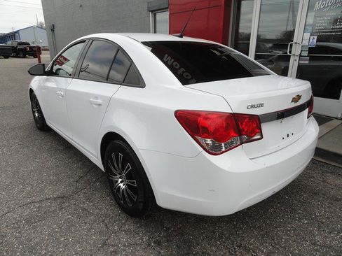 Used 2013 Chevrolet Cruze LS FWD image 6