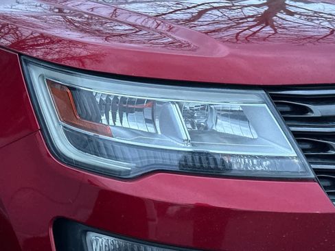 Used 2017 Ford Explorer XLT w/ XLT Appearance Package image 11