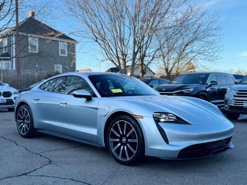 Used 2021 Porsche Taycan image 8