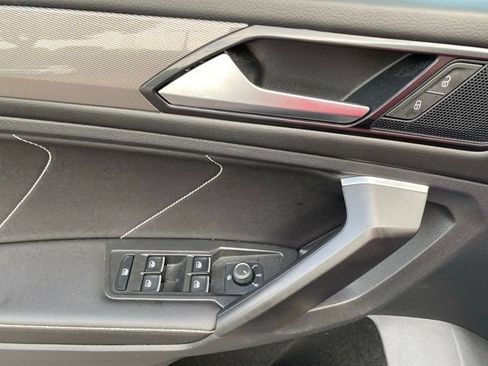 Used 2023 Volkswagen Tiguan SE w/ Panoramic Sunroof Package FWD image 19