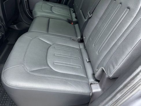 Used 2022 Land Rover Defender 110 SE image 42