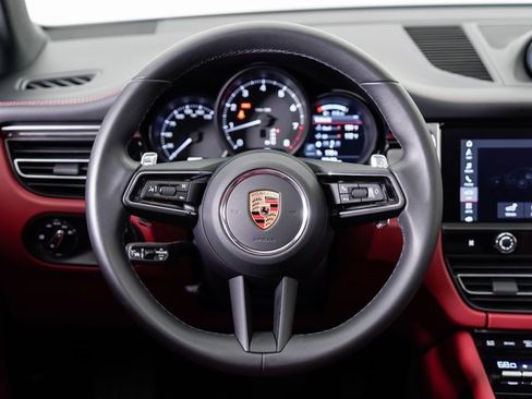Used 2025 Porsche Macan image 12
