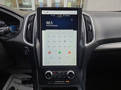 Used 2024 Ford Edge Titanium image 23