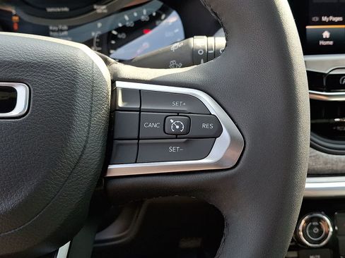 Used 2023 Jeep Compass Latitude w/ Convenience Group AWD/4WD image 21