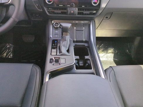 Certified 2025 Lexus GX 550 w/ Cold Area Package AWD/4WD image 18