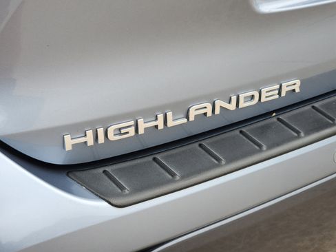 Used 2024 Toyota Highlander Limited FWD image 41