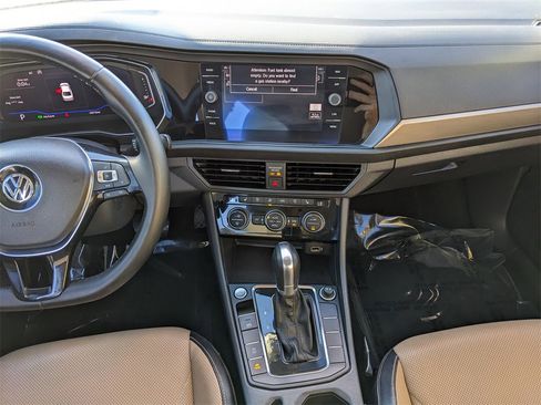 Used 2019 Volkswagen Jetta SEL Premium image 16
