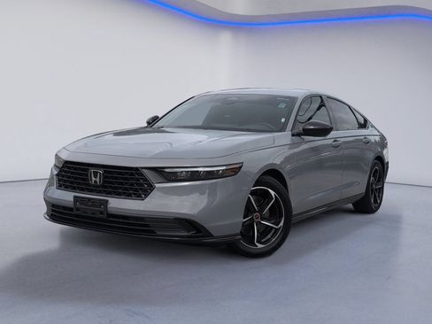 Used 2024 Honda Accord Sport image 2