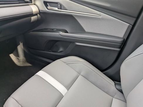 Used 2025 Toyota Camry SE image 19