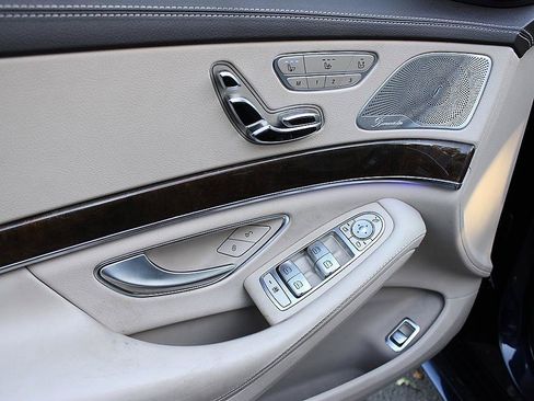 Used 2017 Mercedes-Benz S 550 Sedan image 18