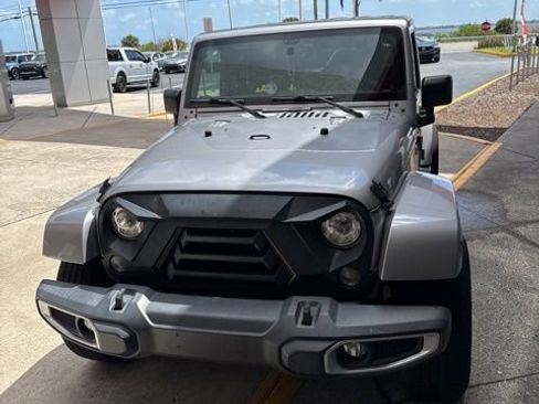 Used 2018 Jeep Wrangler Unlimited Sahara AWD/4WD image 2