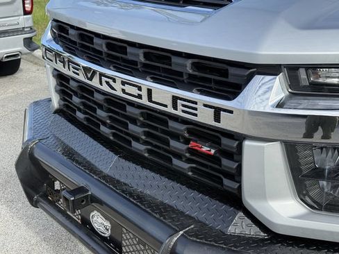 Used 2021 Chevrolet Silverado 2500 LT w/ Convenience Package AWD/4WD image 6