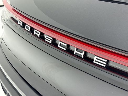 Certified 2025 Porsche Macan image 35