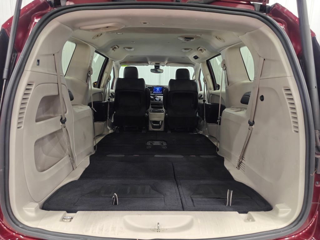 Used 2017 Chrysler Pacifica Touring-L FWD image 33
