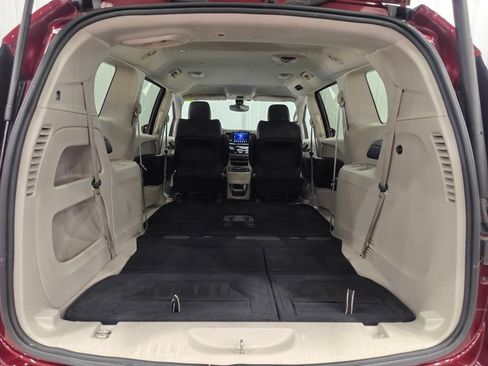 Used 2017 Chrysler Pacifica Touring-L FWD image 33