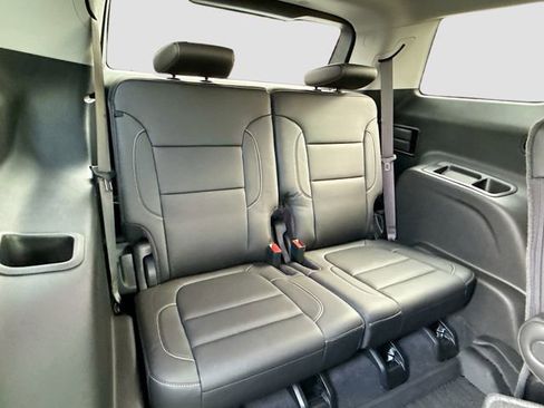 Used 2023 GMC Acadia SLT image 29