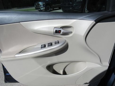 Used 2013 Toyota Corolla LE FWD image 20
