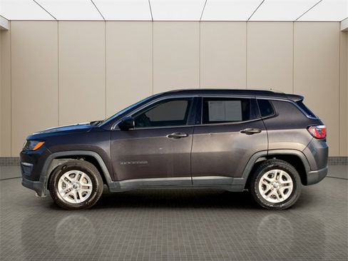 Used 2019 Jeep Compass Sport image 2