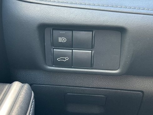 Used 2021 Toyota Highlander XLE FWD image 32