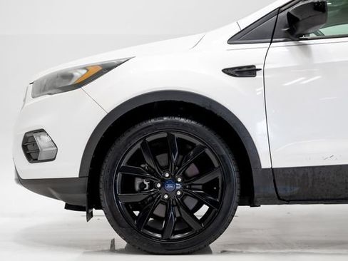 Used 2017 Ford Escape SE w/ SE Sport Appearance Package AWD/4WD image 28