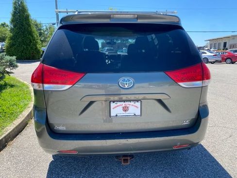 Used 2014 Toyota Sienna LE AWD/4WD image 5