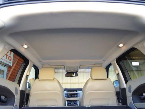 Used 2016 Land Rover Range Rover Evoque SE image 41