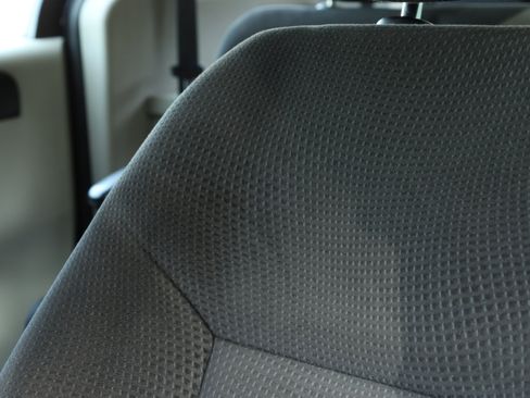 Used 2016 Dodge Grand Caravan American Value Package image 33