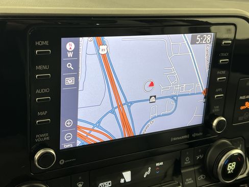 Used 2020 Toyota Highlander XLE AWD/4WD image 29