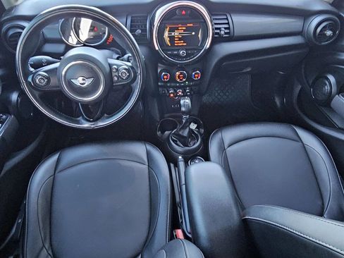 Used 2017 MINI Cooper 4-Door Hardtop image 5