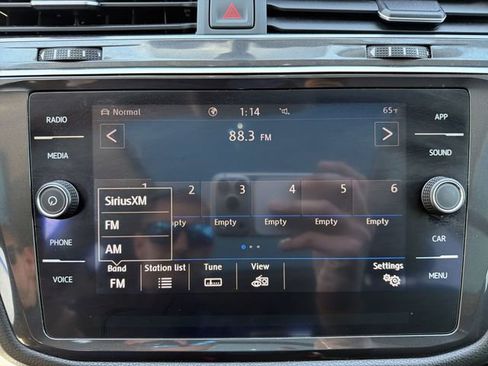 Used 2020 Volkswagen Tiguan SE w/ Panoramic Sunroof Package AWD/4WD image 17