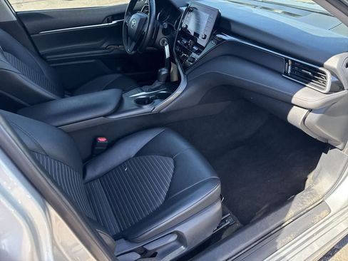 Used 2022 Toyota Camry SE image 11